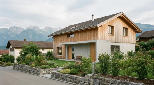 Modernes Schweizer Einfamilienhaus mit gepflegtem Garten für kostenlose Immobilienbewertung